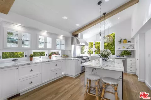 2205 Beverly Glen Pl, Los Angeles, CA 90077
