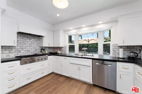 5527 Calhoun Ave, Sherman Oaks, CA 91401 photo 16