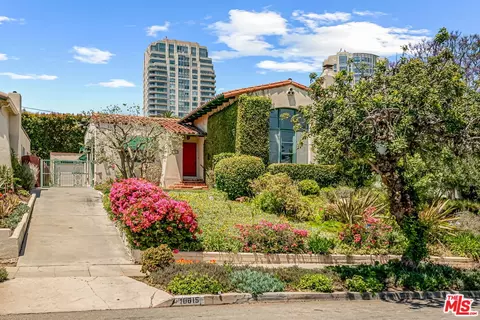 10815 Rochester Ave, Los Angeles, CA 90024