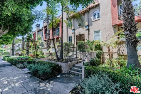 1957 N Bronson Ave #112, Los Angeles, CA 90068