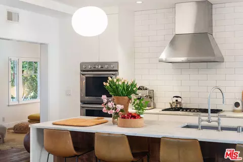 Kitchen - 729 Superba Ave, Venice, CA 90291 photo 5 of 7