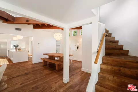 Entry Way - 729 Superba Ave, Venice, CA 90291 photo 4 of 6