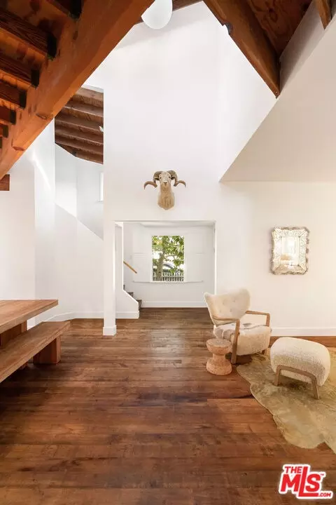 Entry Way - 729 Superba Ave, Venice, CA 90291 photo 2 of 6