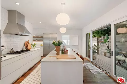 Kitchen - 729 Superba Ave, Venice, CA 90291 photo 2 of 7