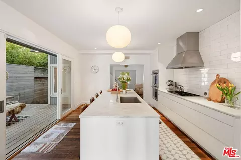 Kitchen - 729 Superba Ave, Venice, CA 90291 photo 7 of 7