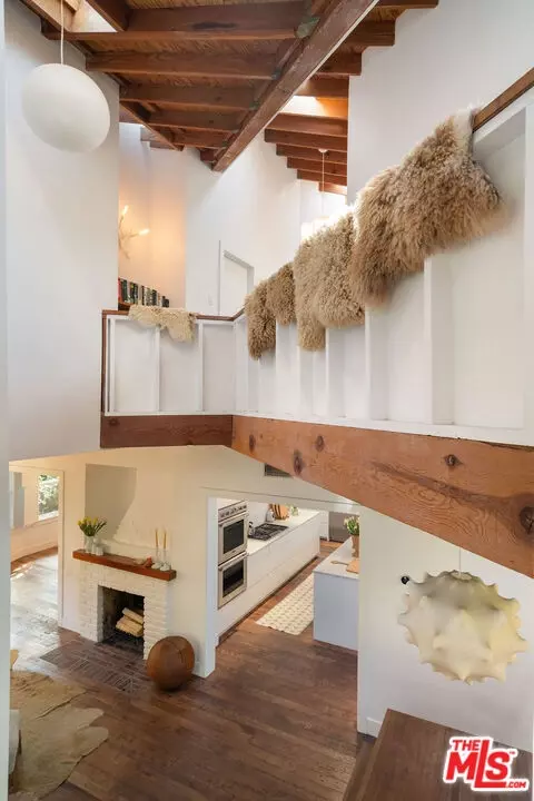 Entry Way - 729 Superba Ave, Venice, CA 90291 photo 5 of 6