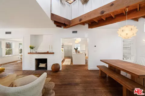 Entry Way - 729 Superba Ave, Venice, CA 90291 photo 3 of 6
