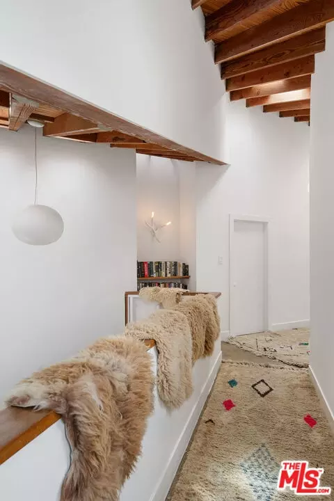 Entry Way - 729 Superba Ave, Venice, CA 90291 photo 6 of 6