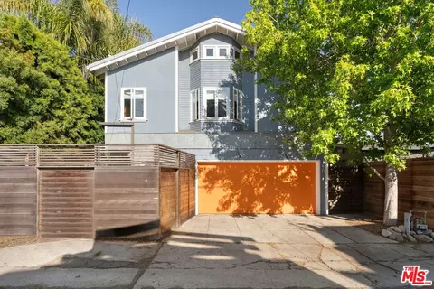 Exterior - 729 Superba Ave, Venice, CA 90291 photo 10 of 11