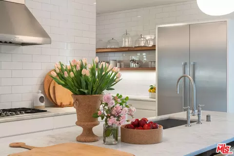 Kitchen - 729 Superba Ave, Venice, CA 90291 photo 6 of 7