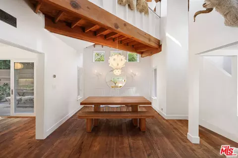Dining - 729 Superba Ave, Venice, CA 90291 photo 1 of 2