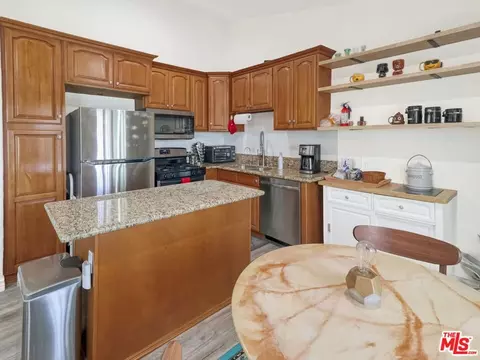 Kitchen - 1637 E 5th St #302, Long Beach, CA 90802 photo 2 of 4