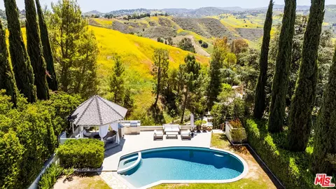 26024 Farmfield Rd, Calabasas, CA 91302