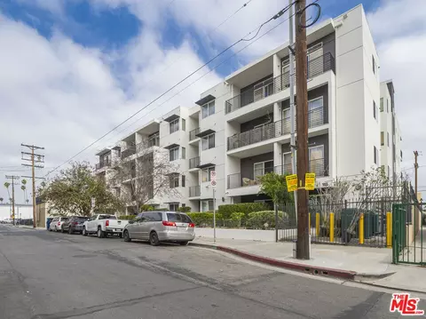 3061 W 12th Pl #202, Los Angeles, CA 90006