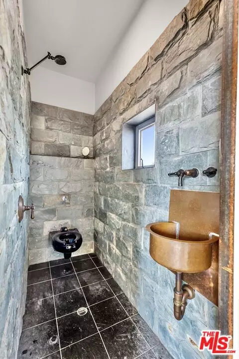 Bath - 63131 Rocking Chair Rd, Joshua Tree, CA 92252 photo 3 of 3