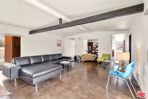 Living - 63131 Rocking Chair Rd, Joshua Tree, CA 92252 photo 3 of 4