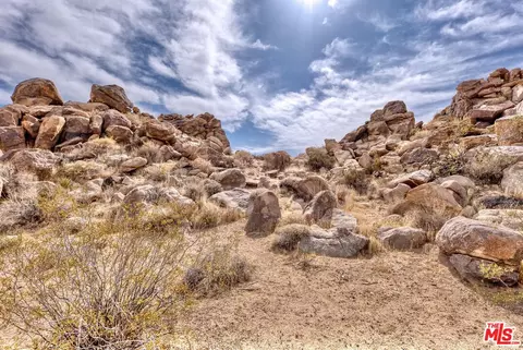 Exterior - 63131 Rocking Chair Rd, Joshua Tree, CA 92252 photo 15 of 17