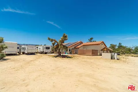 Exterior - 9999 Del Sol Ave, Phelan, CA 92371 photo 8 of 10