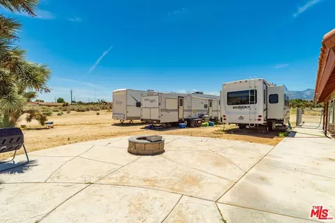 Exterior - 9999 Del Sol Ave, Phelan, CA 92371 photo 5 of 10