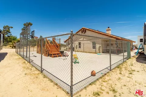 Exterior - 9999 Del Sol Ave, Phelan, CA 92371 photo 7 of 10