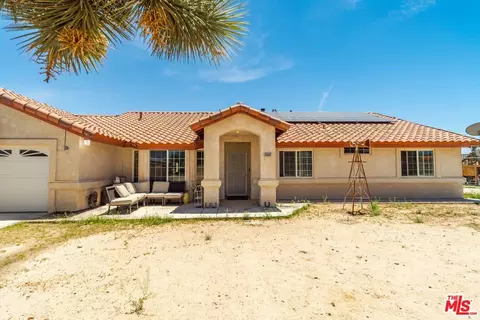 Exterior - 9999 Del Sol Ave, Phelan, CA 92371 photo 3 of 10