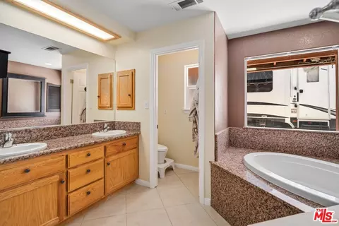 Bath - 9999 Del Sol Ave, Phelan, CA 92371 photo 2 of 4