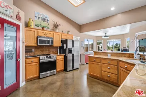 Kitchen - 9999 Del Sol Ave, Phelan, CA 92371 photo 2 of 4