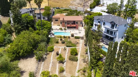 4996 Llano Dr, Woodland Hills, CA 91364