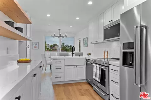 1233 N Flores St #301, West Hollywood, CA 90069