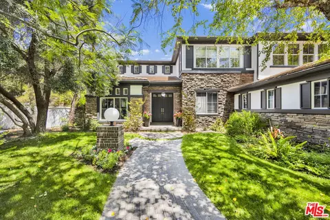 23473 Palm Dr, Calabasas, CA 91302