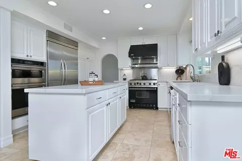 Kitchen - 2107 Rockdale Ave, Simi Valley, CA 93063 photo 6 of 8