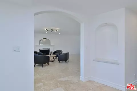 Entry Way - 2107 Rockdale Ave, Simi Valley, CA 93063 photo 4 of 6