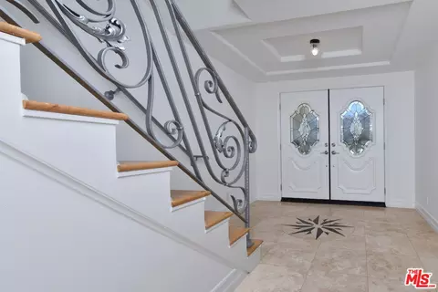 Entry Way - 2107 Rockdale Ave, Simi Valley, CA 93063 photo 2 of 6