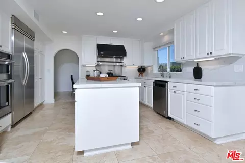 Kitchen - 2107 Rockdale Ave, Simi Valley, CA 93063 photo 5 of 8