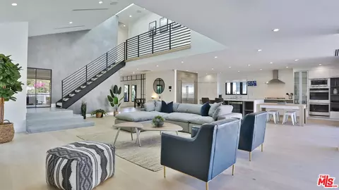 842 S Ogden Dr, Los Angeles, CA 90036