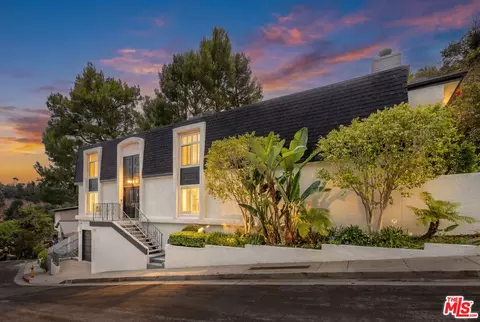 17066 Empanada Pl, Encino, CA 91436
