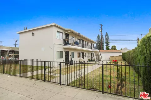 11032 Atlantic Ave, Lynwood, CA 90262