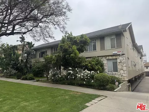 8218 De Longpre Ave, West Hollywood, CA 90046