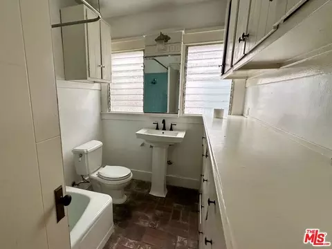 Bath - 6425 E Ocean Blvd, Long Beach, CA 90803 photo 1 of 1