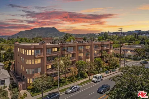 4310 Cahuenga Blvd #304, Toluca Lake, CA 91602