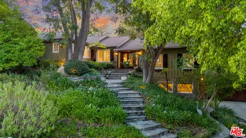 22377 Cass Ave, Woodland Hills, CA 91364