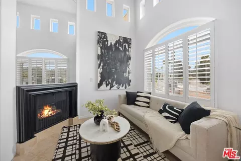 12060 Hoffman St #305, Studio City, CA 91604