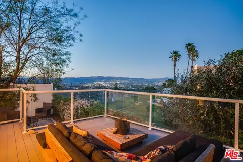 1302 Zuni Ln, Topanga, CA 90290