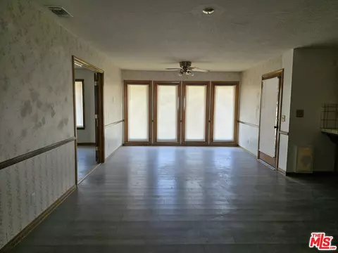 Living - 3385 State Hwy 138, Pinon Hills, CA 92372 photo 2 of 3