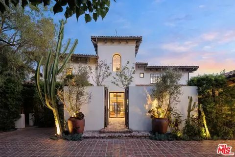 7100 La Presa Dr, Los Angeles, CA 90068