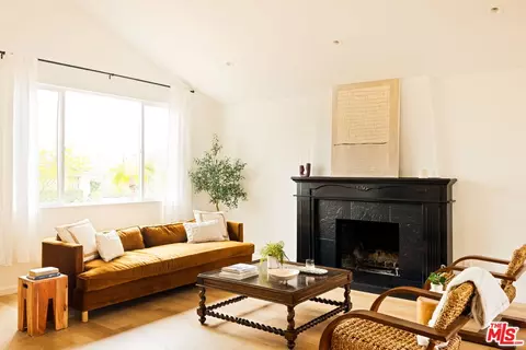 6513 Joshua St, Oak Park, CA 91377