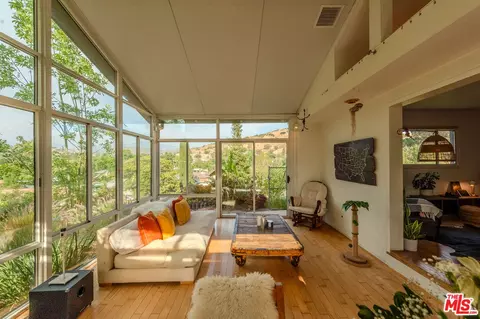 9635 Stonehurst Ave, Sun Valley, CA 91352