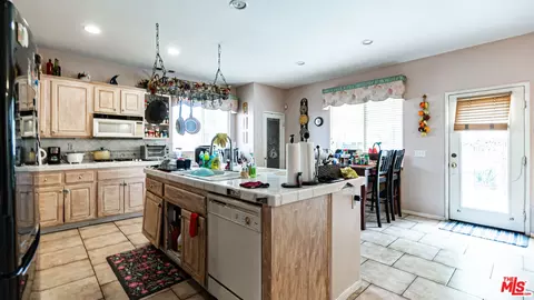 12590 Mango Ln, Riverside, CA 92503 photo 8