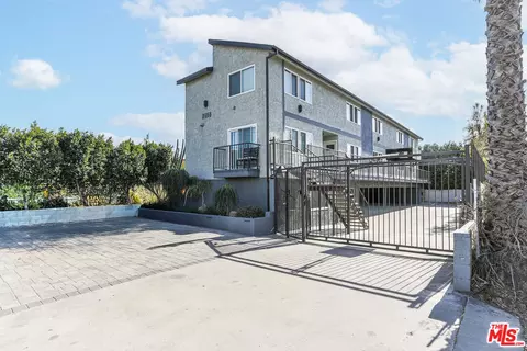 11218 Oxnard St, North Hollywood, CA 91606
