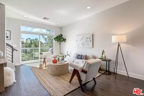 2753 Waverly Dr #506, Los Angeles, CA 90039